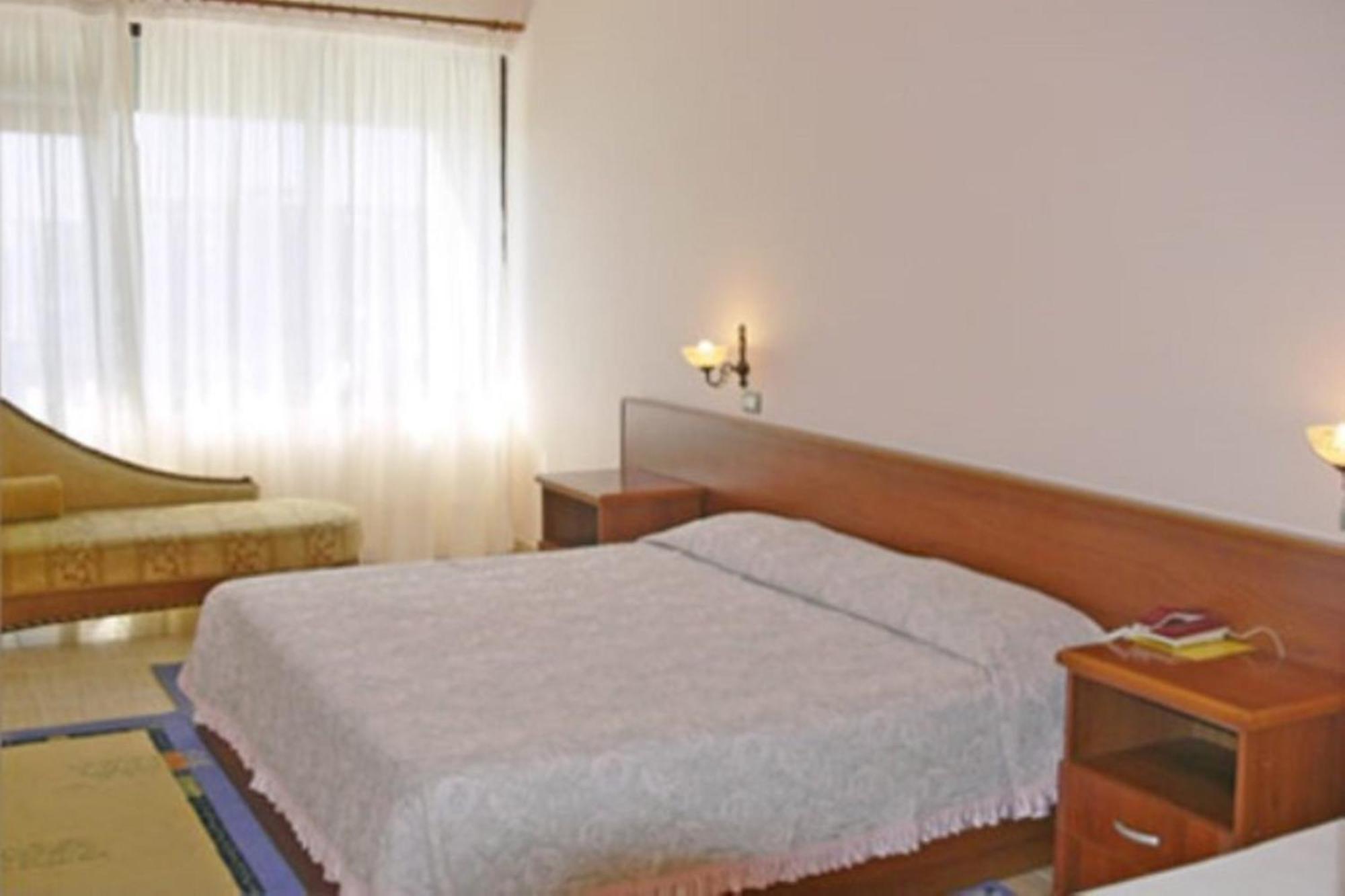 Akropoli Hotel Kryemëdhej Oda fotoğraf
