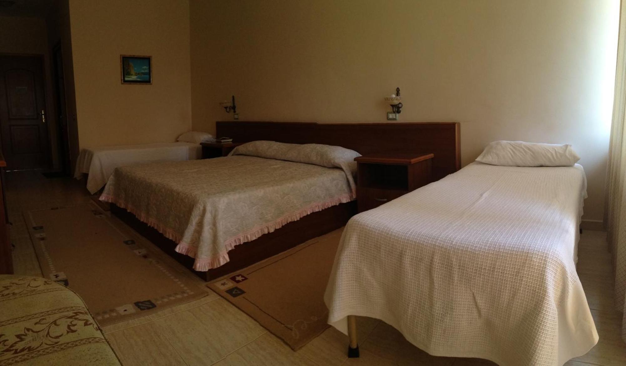 Akropoli Hotel Kryemëdhej Oda fotoğraf