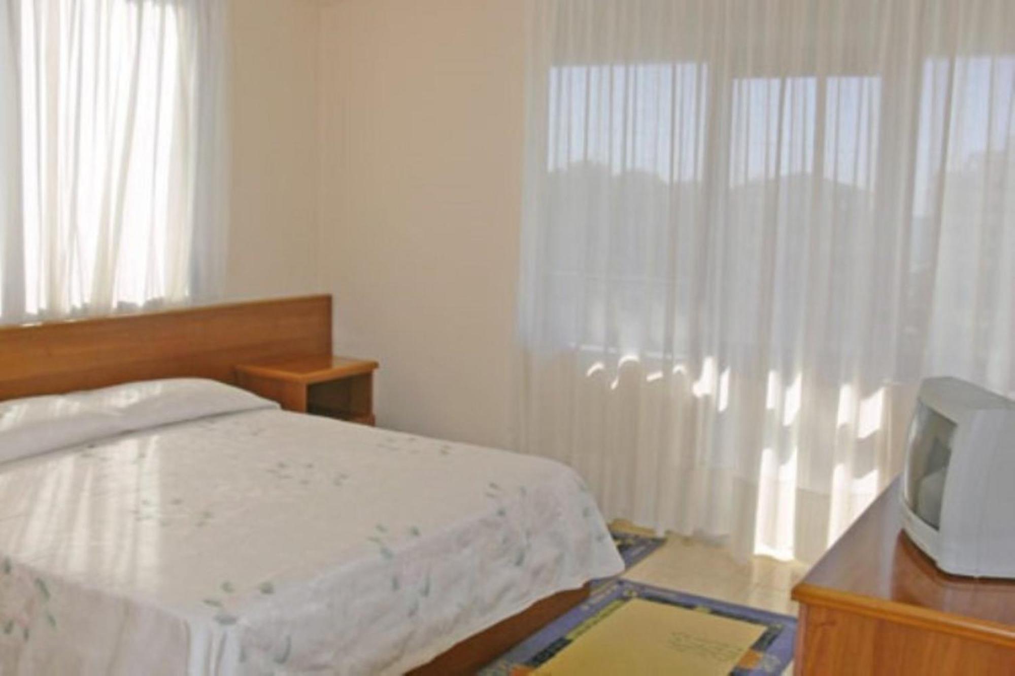 Akropoli Hotel Kryemëdhej Oda fotoğraf