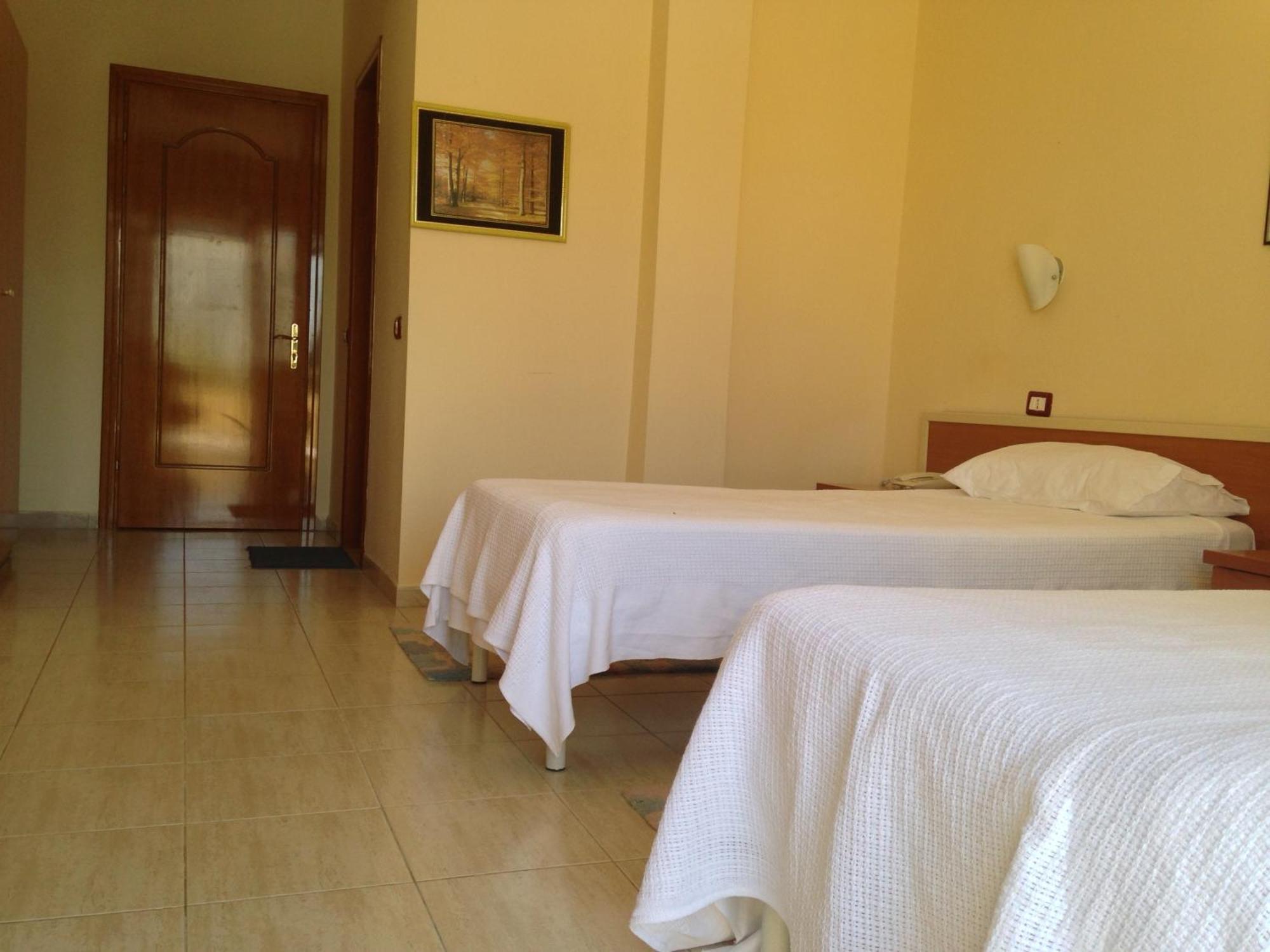 Akropoli Hotel Kryemëdhej Oda fotoğraf