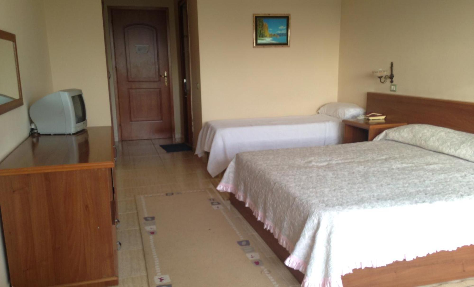 Akropoli Hotel Kryemëdhej Oda fotoğraf