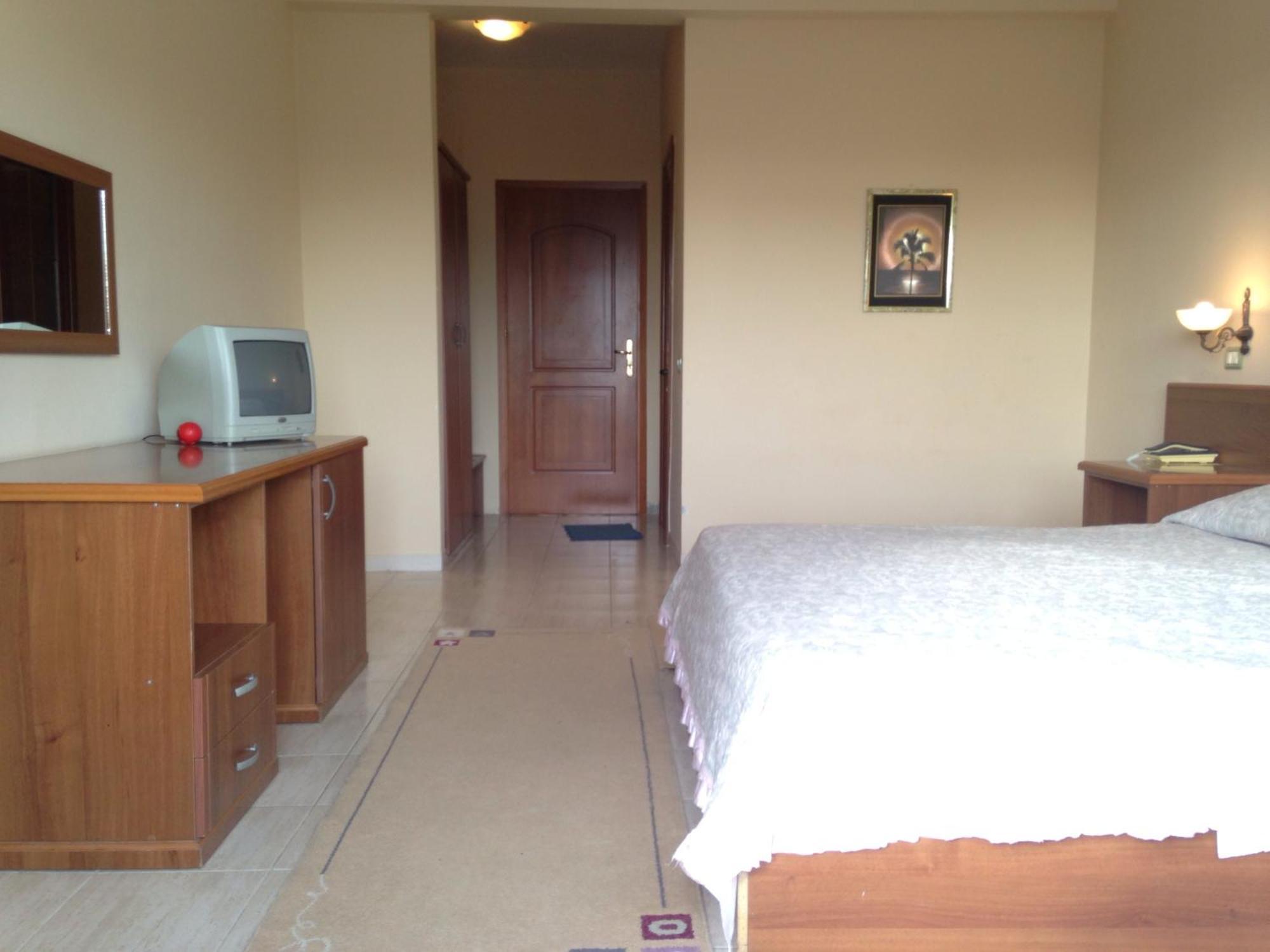 Akropoli Hotel Kryemëdhej Oda fotoğraf