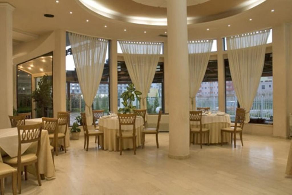 Akropoli Hotel Kryemëdhej Dış mekan fotoğraf