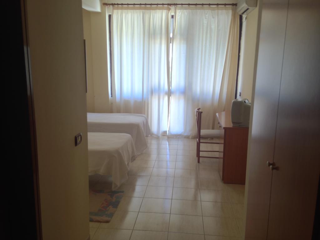 Akropoli Hotel Kryemëdhej Oda fotoğraf