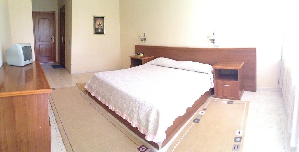 Akropoli Hotel Kryemëdhej Oda fotoğraf