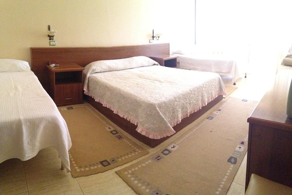 Akropoli Hotel Kryemëdhej Oda fotoğraf