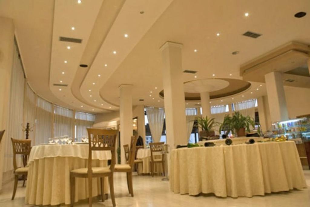 Akropoli Hotel Kryemëdhej Dış mekan fotoğraf